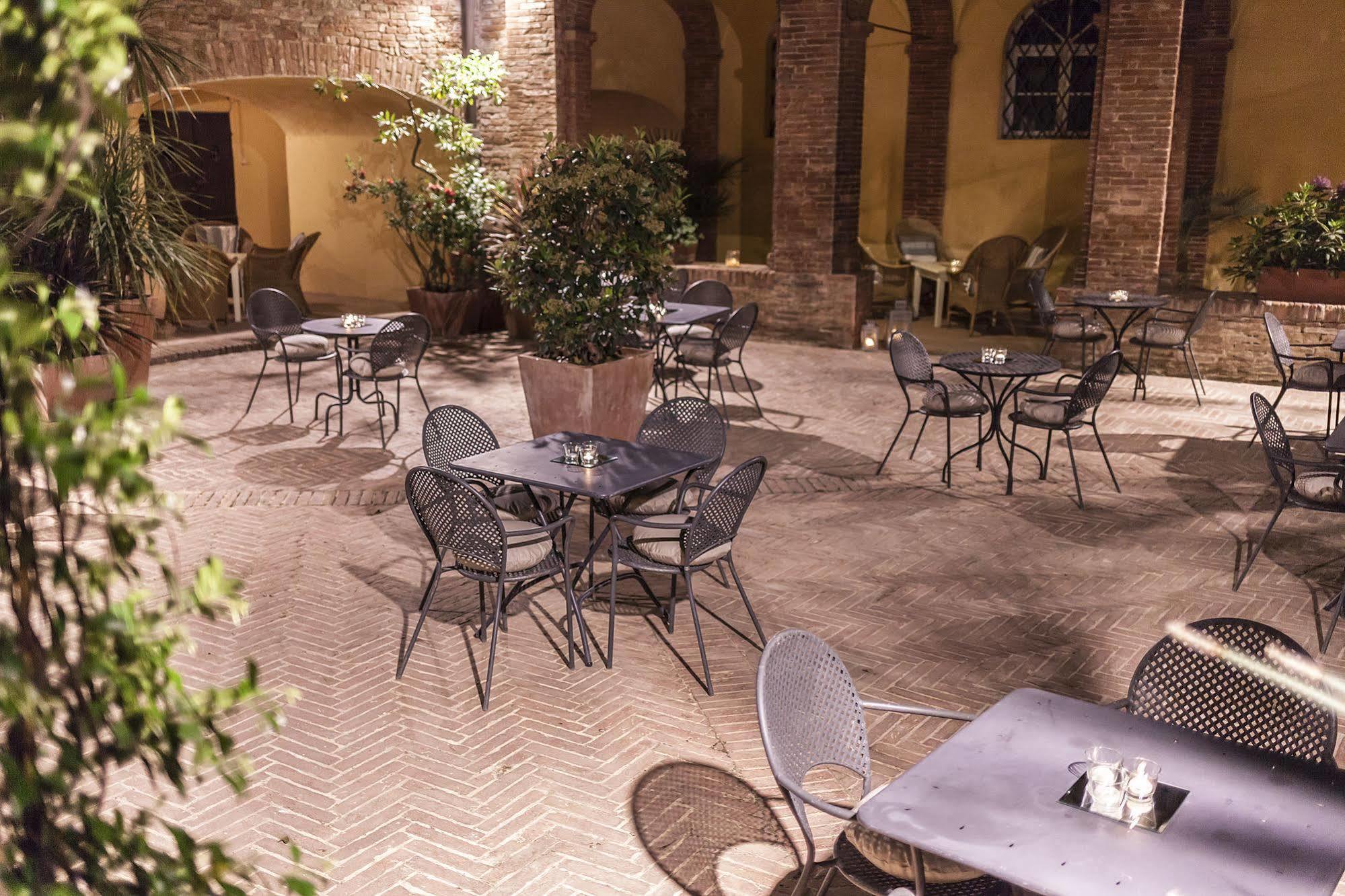 Il Chiostro Del Carmine Hotel Siena Exterior photo