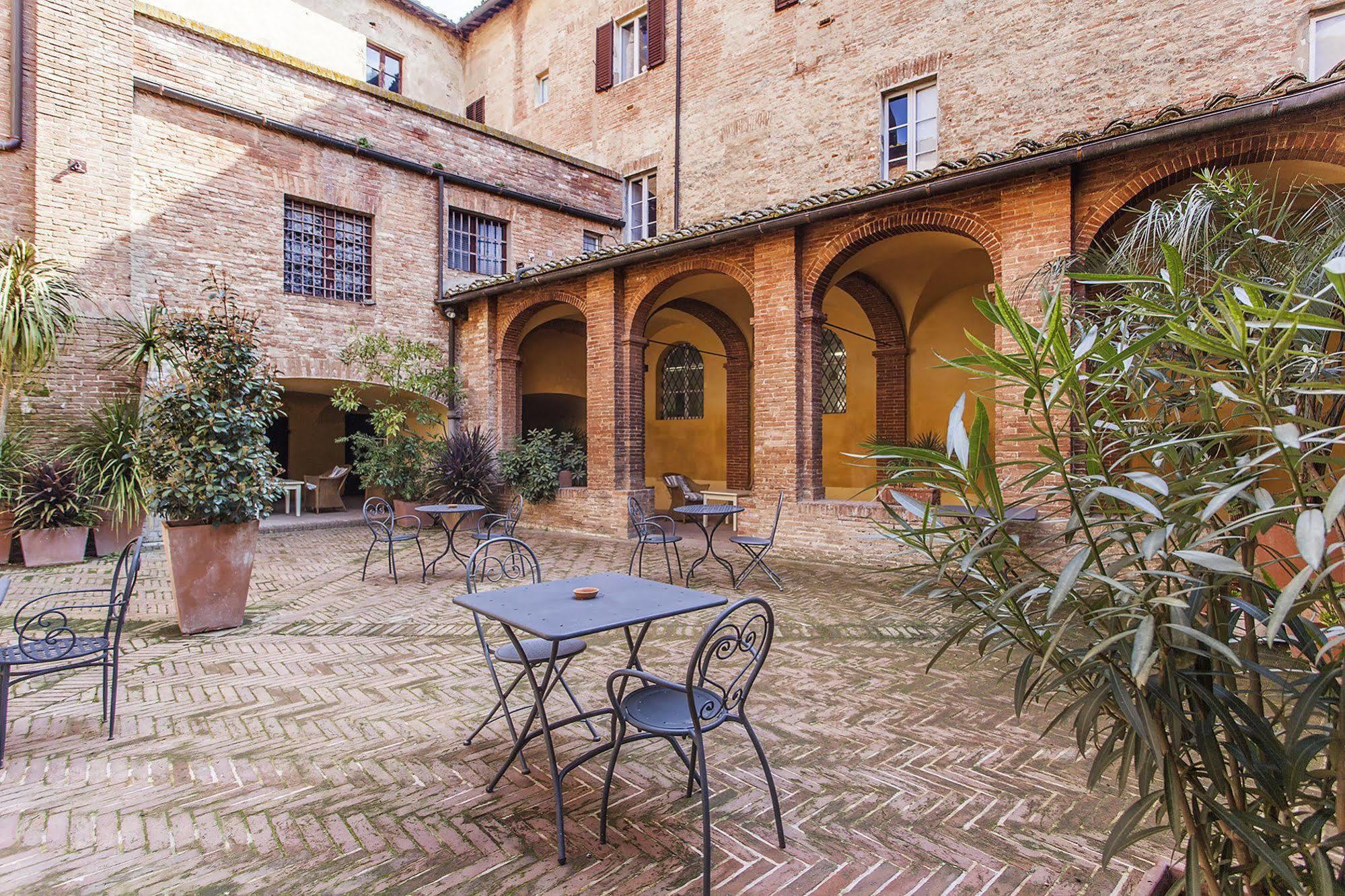 Il Chiostro Del Carmine Hotel Siena Exterior photo